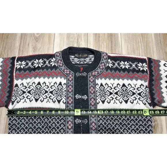 Vintage Nordstrikk Virgin Wool Pewter Clasp Cardigan Sweater - Size Medium